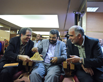 رونمایی و اهدای فرش هر گردشگر یک گره به کمیسیون ملی یونسکو